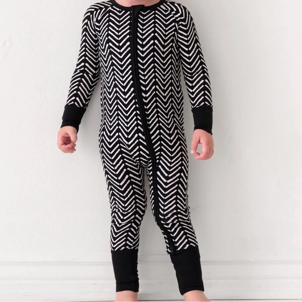 NWT Little Sleepies Chevron Zippies⚽️